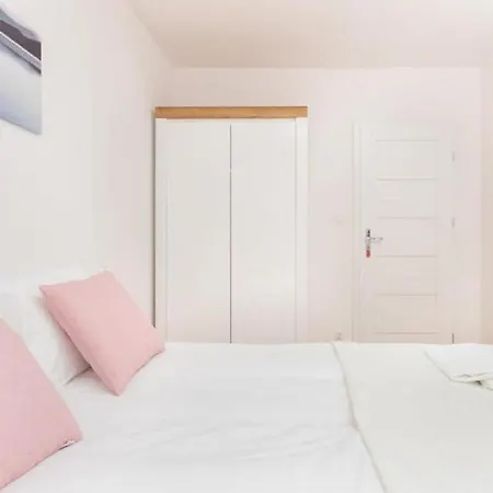Bright Nevada With Balcony In By Renters Apartamento *